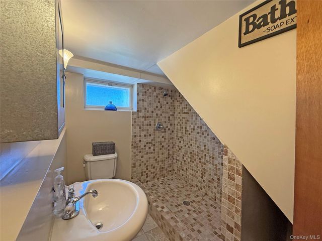 19 Cold Spring Court, Southampton, NY 11968