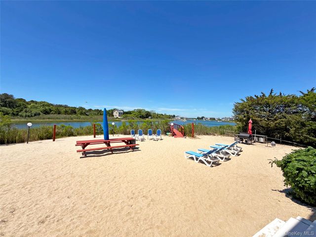 19 Cold Spring Court, Southampton, NY 11968
