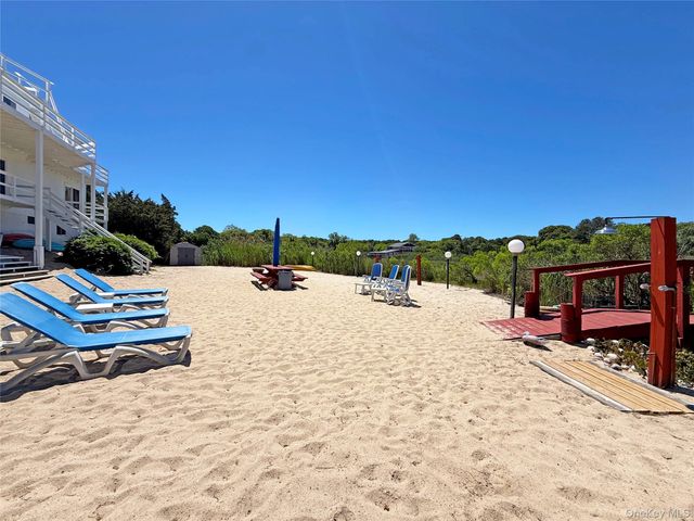 19 Cold Spring Court, Southampton, NY 11968