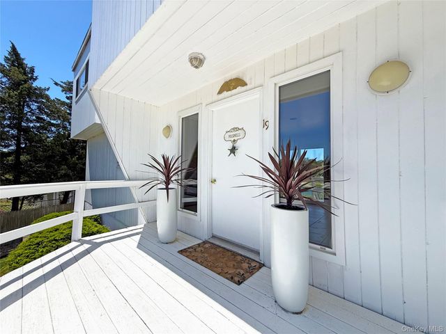 19 Cold Spring Court, Southampton, NY 11968