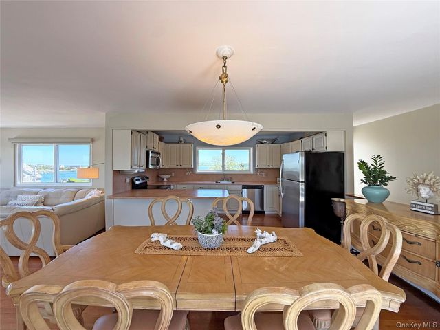 19 Cold Spring Court, Southampton, NY 11968