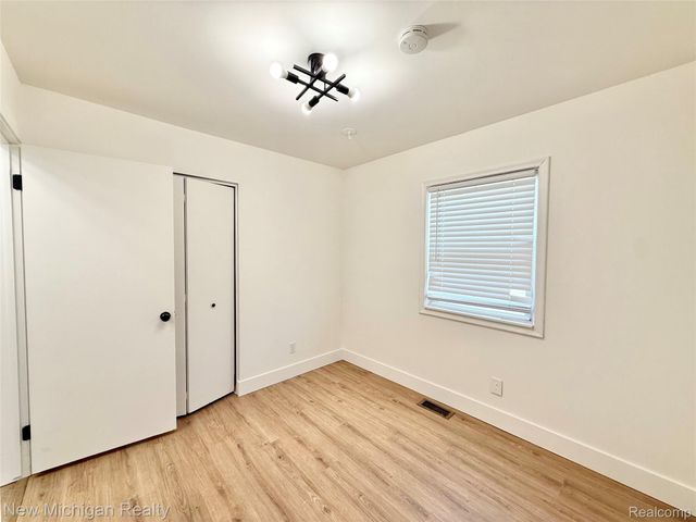 501 Spring Lane, Flushing, MI 48433