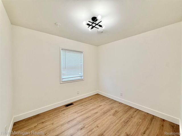 501 Spring Lane, Flushing, MI 48433