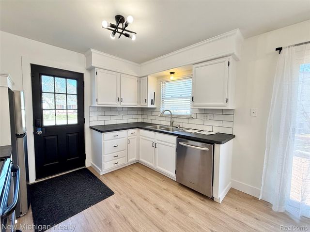 501 Spring Lane, Flushing, MI 48433