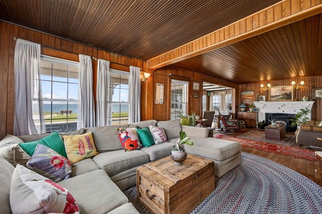 205 Grand Avenue, Falmouth, MA 02540