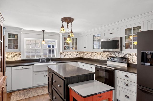 205 Grand Avenue, Falmouth, MA 02540