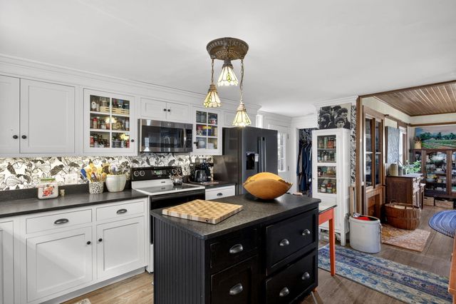 205 Grand Avenue, Falmouth, MA 02540