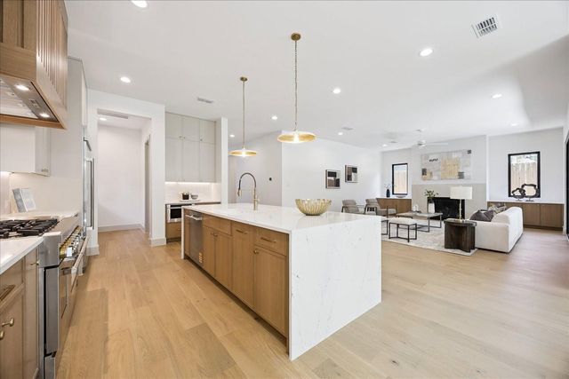 1209 Willard Street, Houston, TX 77006