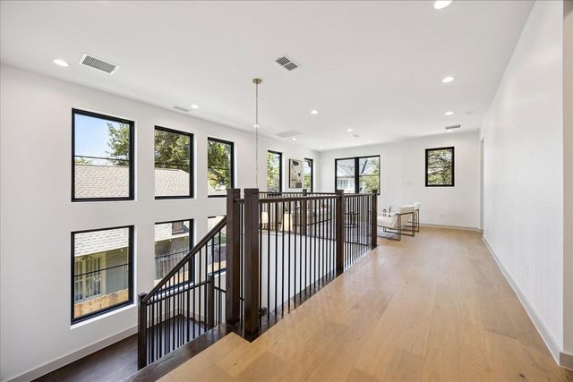 1209 Willard Street, Houston, TX 77006