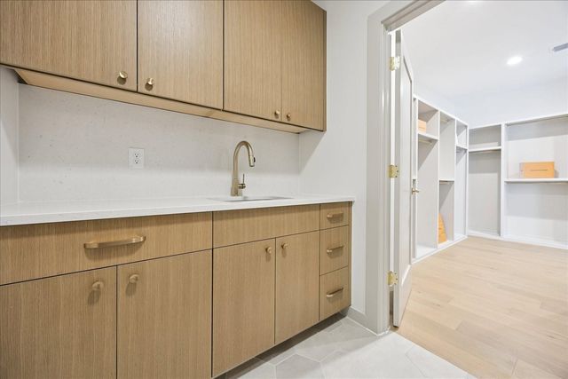 1209 Willard Street, Houston, TX 77006