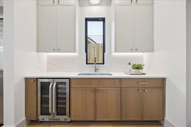 1209 Willard Street, Houston, TX 77006