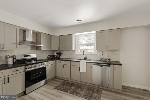 310 BUCHANAN DR, Coatesville, PA 19320