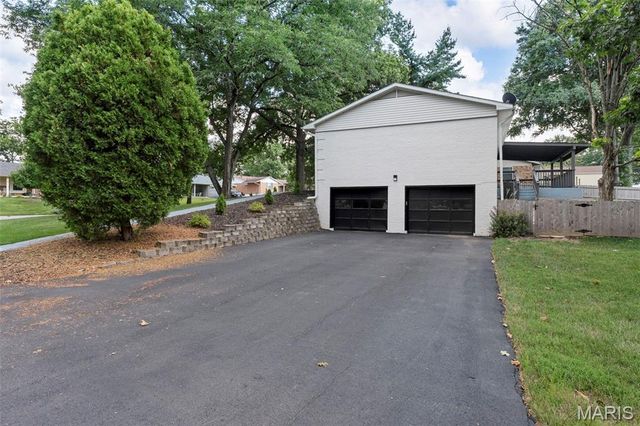 1 Rendina Court, Ellisville, MO 63011