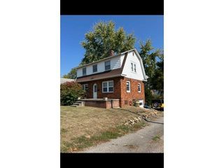 216 N Amos Avenue, Springfield, IL 62702