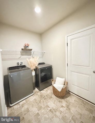 813 MILDENHALL CT, Purcellville, VA 20132