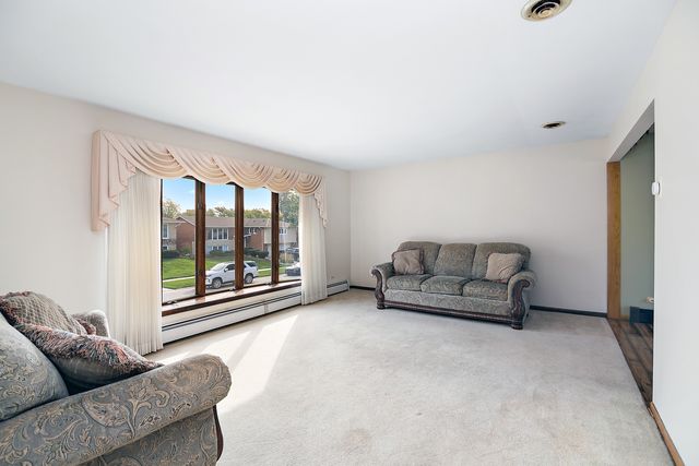 15124 Chestnut Lane, Oak Forest, IL 60452