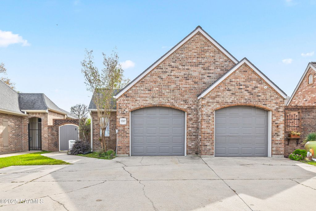1317 Dulles Drive, Lafayette, LA 70506