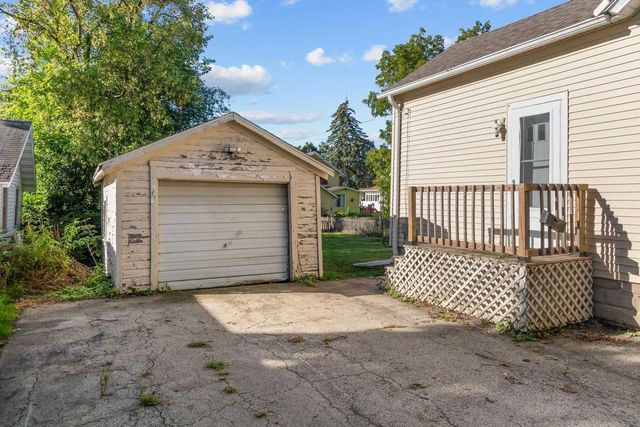 715 W Commercial STREET, Appleton, WI 54914
