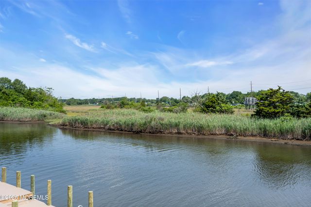 68 Morris Boulevard, Manahawkin, NJ 08050