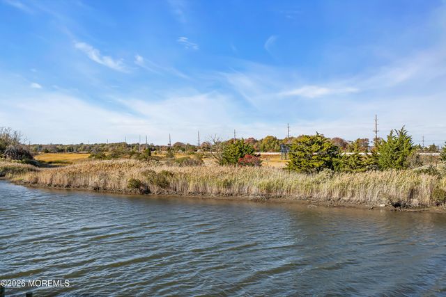68 Morris Boulevard, Manahawkin, NJ 08050