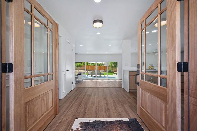 117 Oak Rock Cir, Folsom, CA 95630