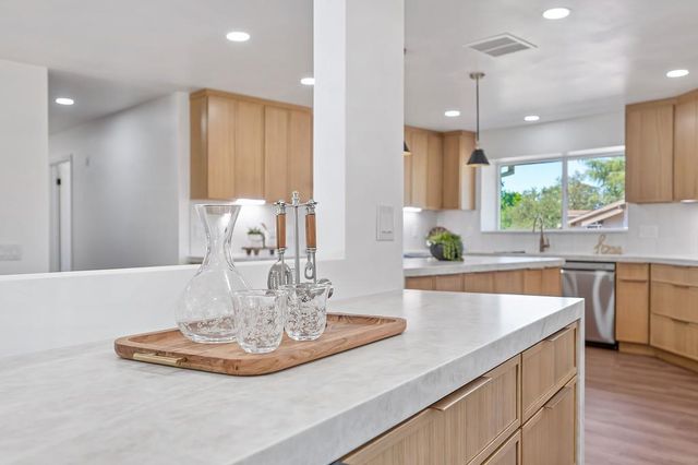 117 Oak Rock Cir, Folsom, CA 95630