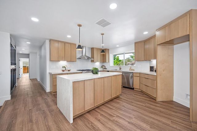 117 Oak Rock Cir, Folsom, CA 95630