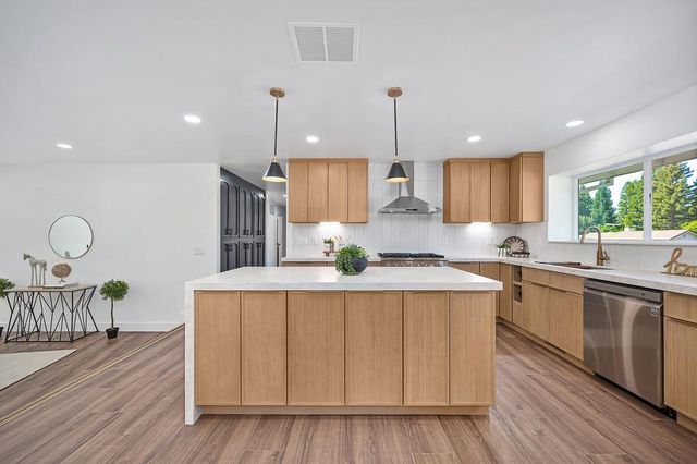 117 Oak Rock Cir, Folsom, CA 95630