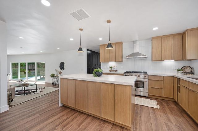 117 Oak Rock Cir, Folsom, CA 95630