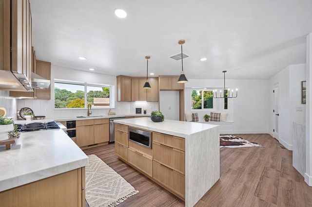 117 Oak Rock Cir, Folsom, CA 95630