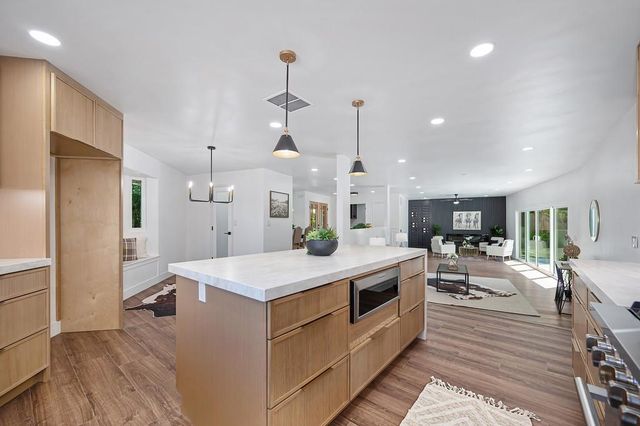 117 Oak Rock Cir, Folsom, CA 95630