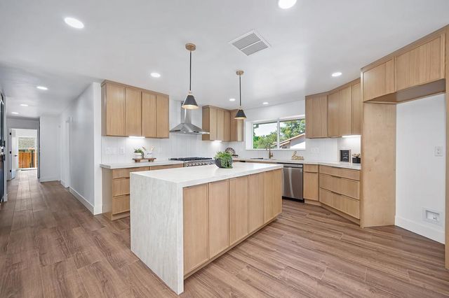 117 Oak Rock Cir, Folsom, CA 95630