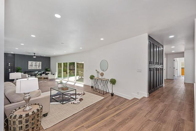 117 Oak Rock Cir, Folsom, CA 95630