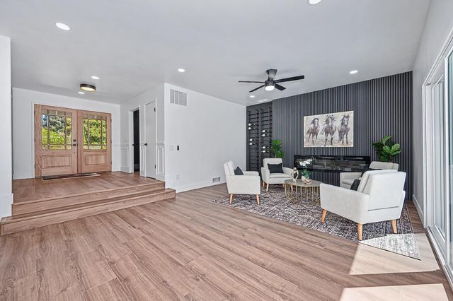 117 Oak Rock Cir, Folsom, CA 95630