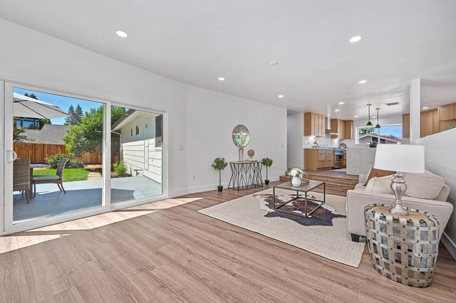 117 Oak Rock Cir, Folsom, CA 95630