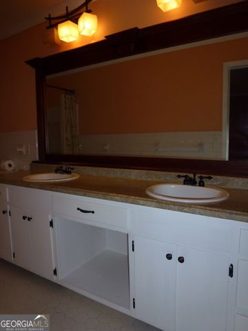 606 Park Avenue, Claxton, GA 30417