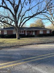 606 Park Avenue, Claxton, GA 30417