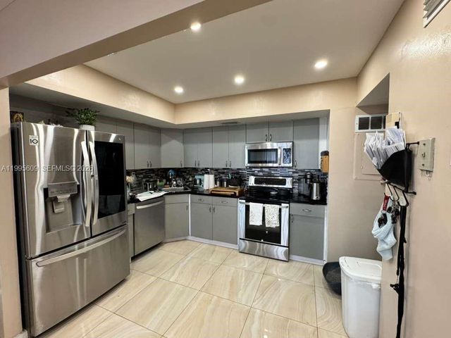 2150 Sans Souci Boulevard B1605, North Miami, FL 33181