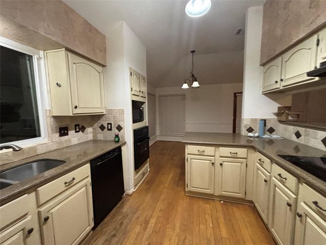 15662 Pebble Lake Drive, Houston, TX 77095