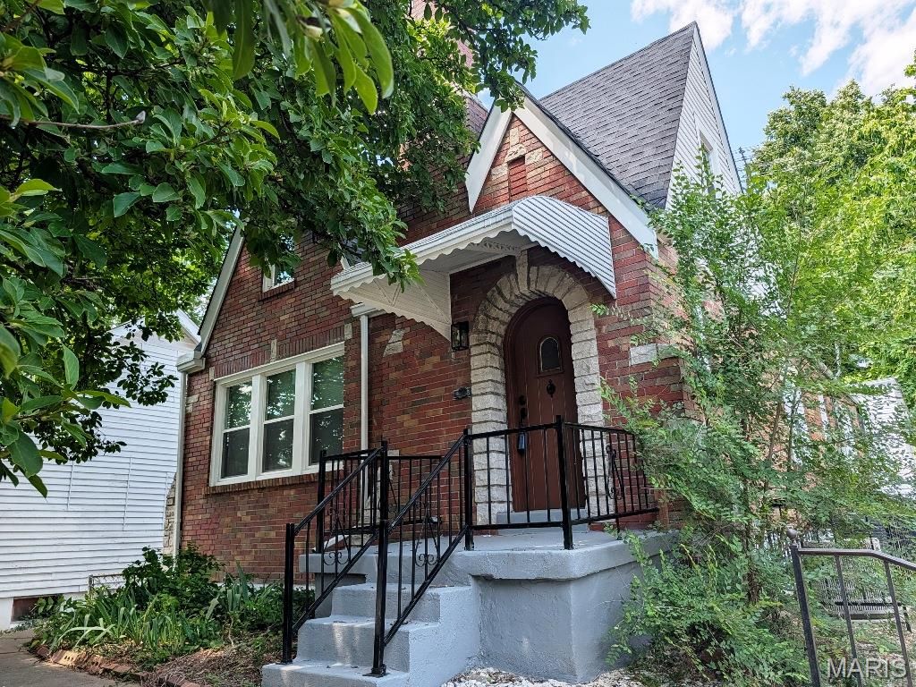 7819 Saint Charles Rock Road, St Louis, MO 63114