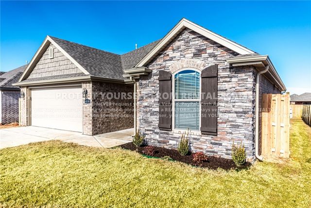 4530 W Divide Drive, Fayetteville, AR 72704