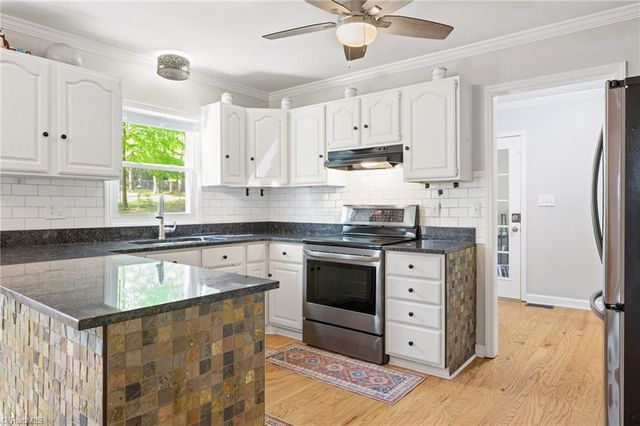 6946 August Drive, Clemmons, NC 27012