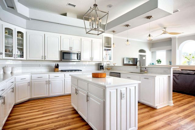 5120 Chandelle Dr, Pensacola, FL 32507