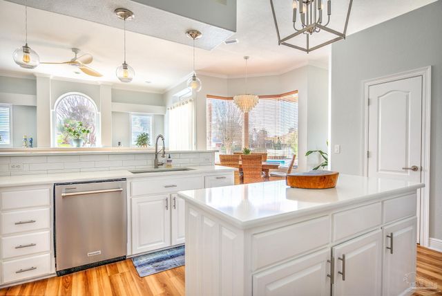 5120 Chandelle Dr, Pensacola, FL 32507