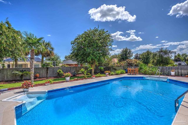 5120 Chandelle Dr, Pensacola, FL 32507