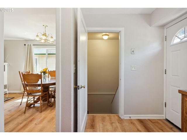 722 E 14TH St, The Dalles, OR 97058