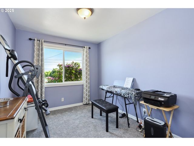 722 E 14TH St, The Dalles, OR 97058