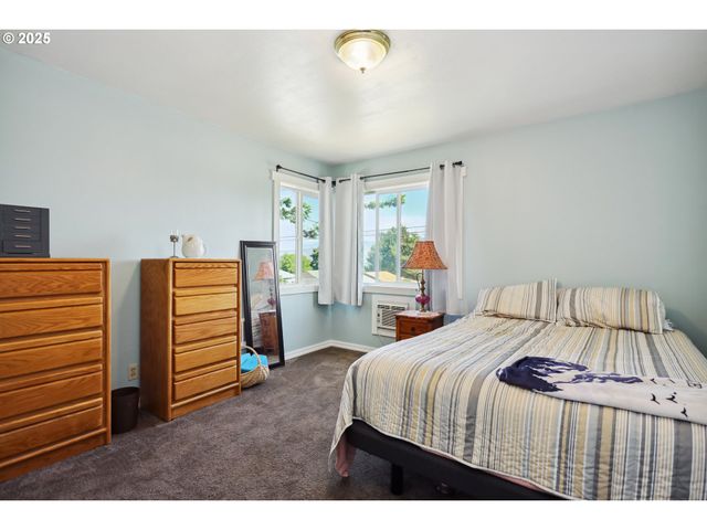 722 E 14TH St, The Dalles, OR 97058