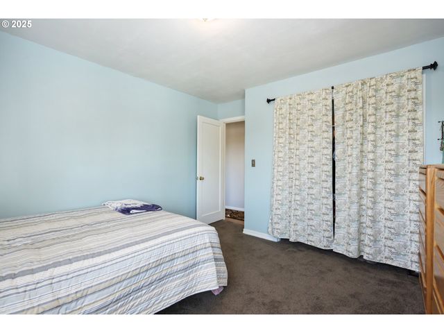 722 E 14TH St, The Dalles, OR 97058