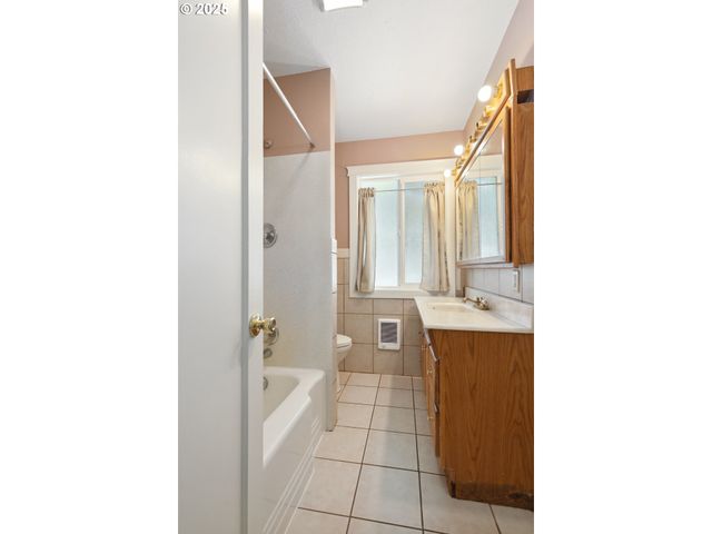 722 E 14TH St, The Dalles, OR 97058